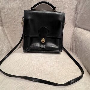 Vintage Coach leather crossbody handbag with handle, black. 140-5130